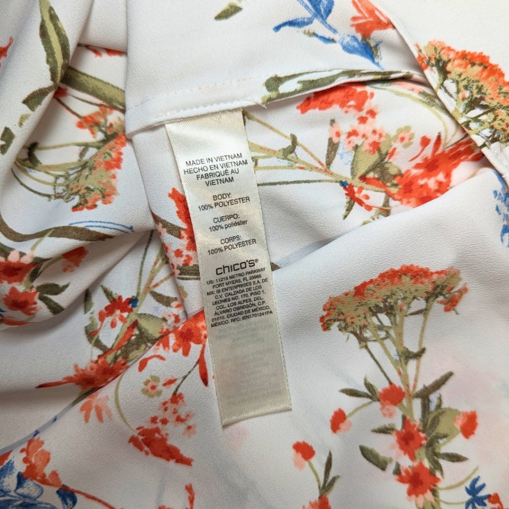 Chico's 2 (XL) NWT White Floral Short Sleeve Button Front V-Neck Blouse - Picture 8 of 9